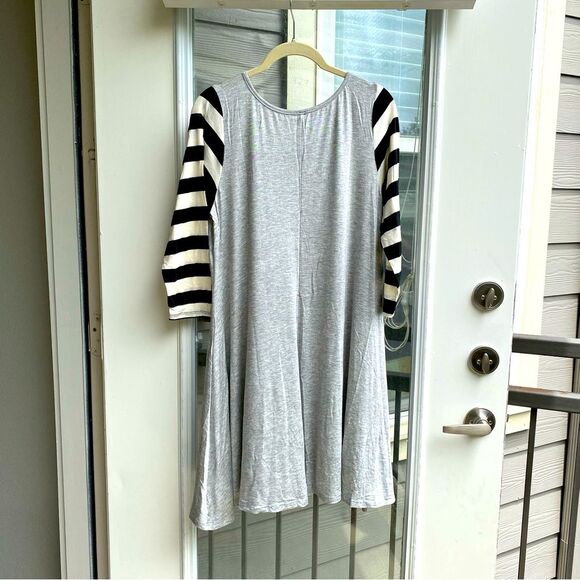 Miss 2 Day Stripe 3/4 Sleeve Wide Hem Women’s Small Gray Scoop Neck Dress - Picture 5 of 8
